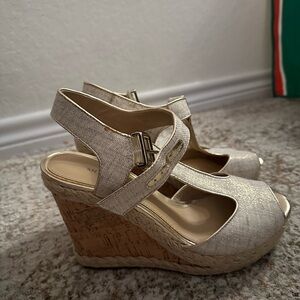 Antonio Melani Tan & Gold Wedges NWT (NO BOX)
